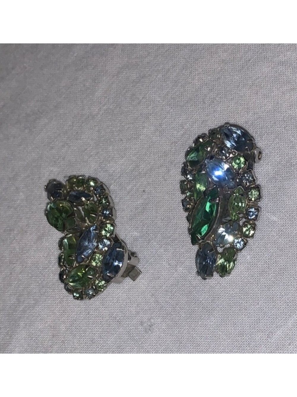 Vintage Kramer silver tone blue green rhinestone peacock fan earrings clip on